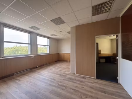 à louer - bureau de 22m2 dans le centre ville de clermont l'