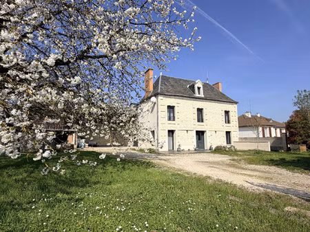 maison 9 pièces / 270m2 + jardin et dépendances