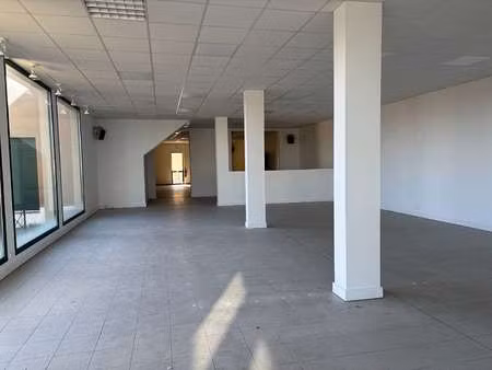 vente bureaux et commerces à avrillé (85440) : à vendre / 490m² avrillé