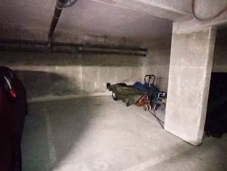 location parking 15 m² à limours (91470)  92 €