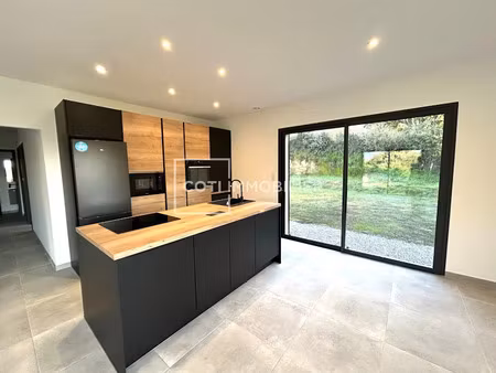 location meublée maison 3 pièces 94 m² à petreto-bicchisano (20140)  1 100 €