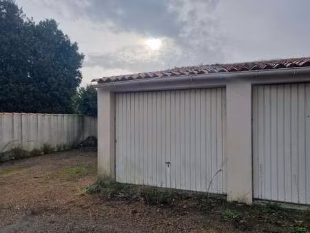 vente garage et parking aux sables-d'olonne (85100) : à vendre / les sables-d'olonne