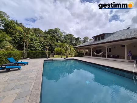 maison individuelle avec piscine