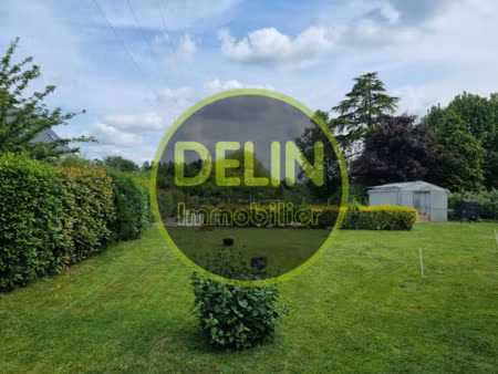 terrain constructible à vendre dans le centre de saint-erblo