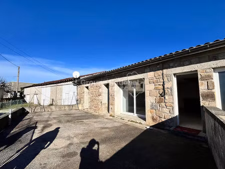 maison de 75m² habitable avec 242 m² de dépendance à vernoux en vivarais