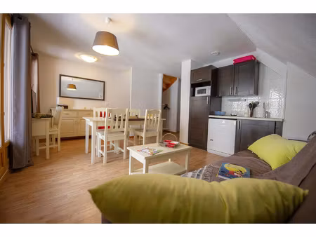 type 2 avec balcon et parking super besse