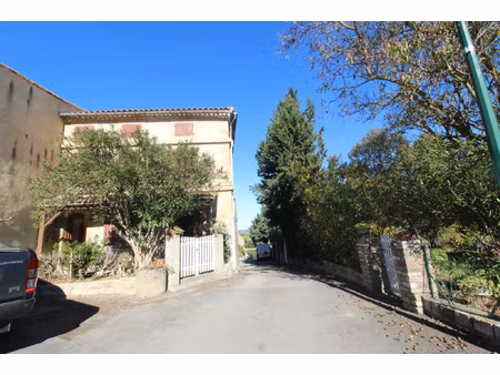 village à deux pas de limoux