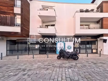 local en location pure de 217 m² disponible immédiatement