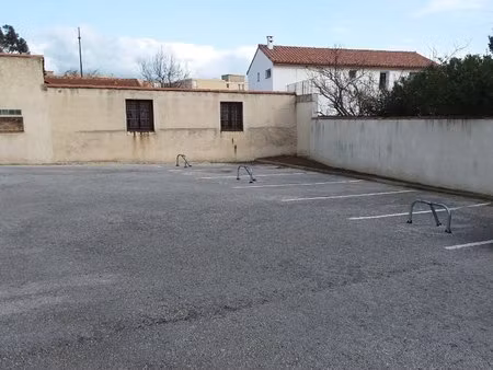 deux places de parking extérieures  avenue joseph raynaud