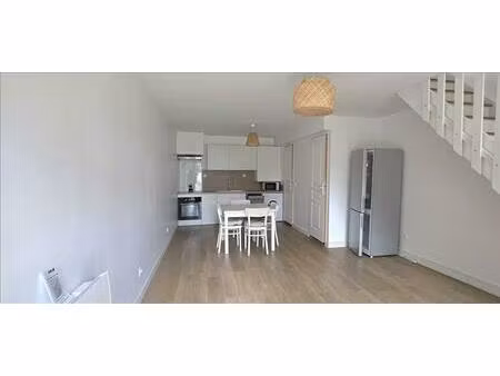 maison semi-individuelle rénovée - 3 pièces - meublé