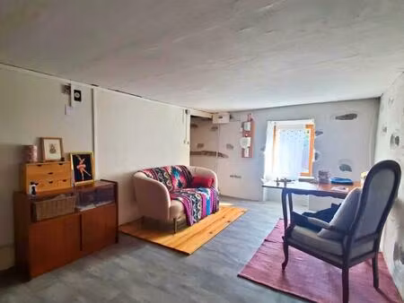 authentique maison de pierres à restaurer