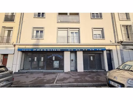 local rare sur le secteur  offrant de nombreuses possibilités d'exploitation.