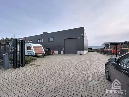 veelzijdige bedrijfshal met kantoor en buitenruimte in pelt