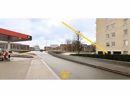 zeer centraal gelegen garagebox nabij het station van brugge