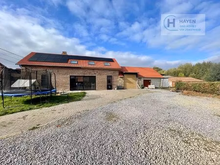 zeer ruime woning in afwerkingsfase met veel potentieel op een groot perceel van 2.140m²