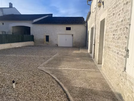 location maison 6 pièces 124m² gimeux 16130
