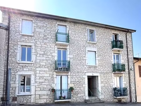 immeuble de rapport au coeur d'arinthod ? 6 logements -revenus immédiats