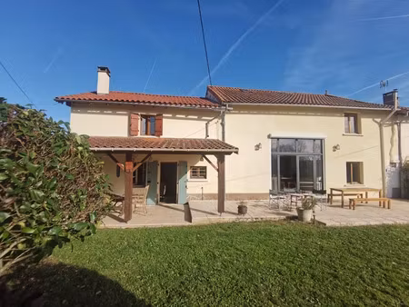 vente maison 6 pièces 204 m² à cherves-châtelars (16310)  260 000 €