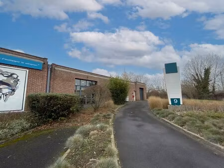 location local professionnel 1 200m²