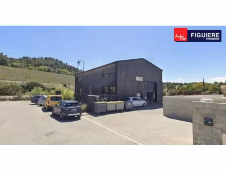 bâtiment indépendant de 320m² à louer charleval