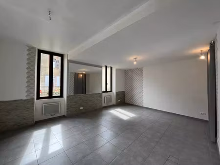 location local commercial 40m2 aire-sur-l'adour 40800 - 450 € - surface privée