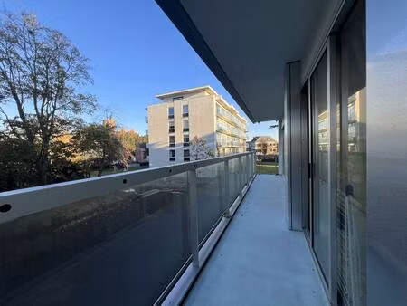 instapklaar hoekappartement met ruim terras nabij brugge centrum