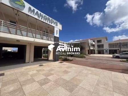 local 50 m². zone hotel 4*. belle visibilité