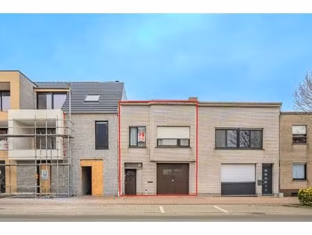 te renoveren woning met 3 slaapkamers te koop!