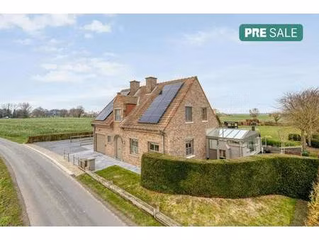 landelijke woning met 4 slaapkamers op 2.772m² te beauvoorde.