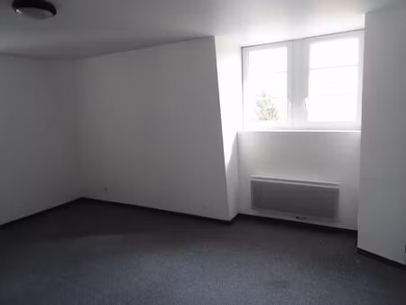 location bureau 23m2 reims 51100 - 416 € - surface privée