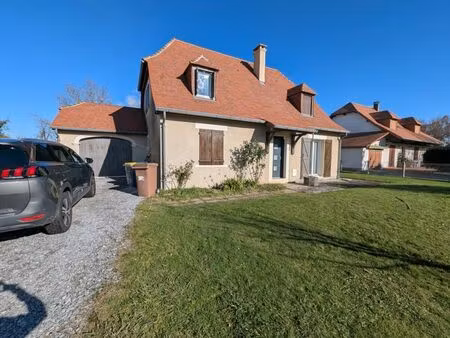 location maison 5 pièces 117m2 idron 64320 - 1350 € - surface privée
