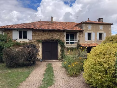 vente maison 11 pièces 275 m² à roumazières-loubert (16270)  457 600 €