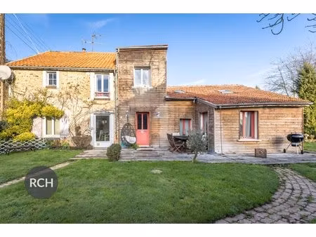 grosrouvre - jolie maison ancienne dans un environnement verdoyant