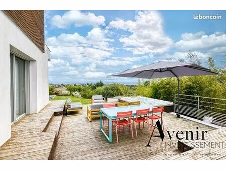 villa 6 pièces 234 m²