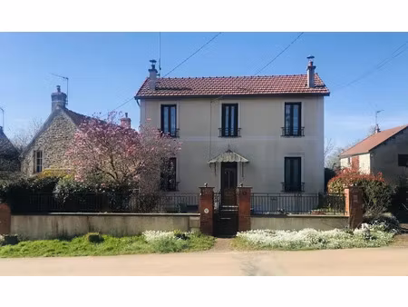 location meublée maison 5 pièces 122 m² à saint-malo-en-donziois (58350)  750 €