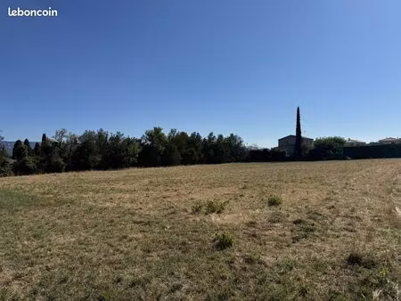 terrain 530 m² alleins