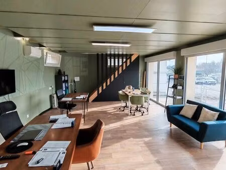 local rdc à louer avec mezzanine 90 m² accès direct d7n le canet de meyreuil