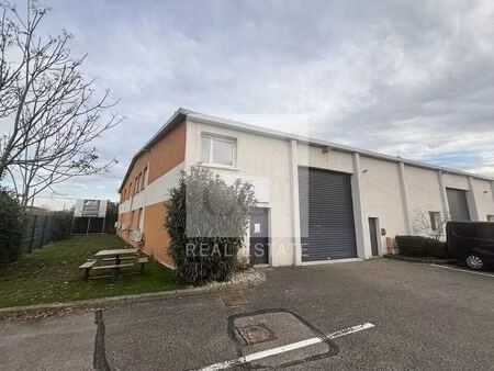 location commerce 583 m² à décines-charpieu (69150)