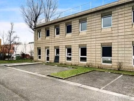 bureaux privatifs en coworking situés à proximité de la gare de feyzin