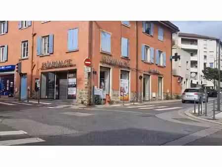 a louer  local commercial de 128m2 dans le coeur de francheville