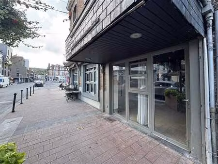 belle surface commerciale de +- 48m²