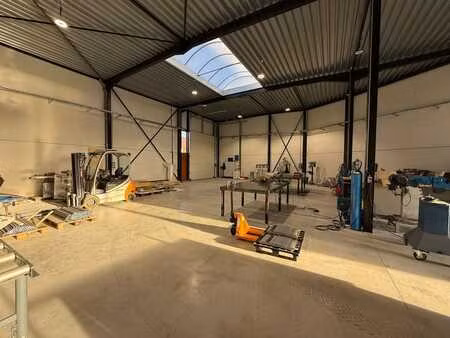 367 m² nieuwbouw kmo-unit op 2 km van de r4