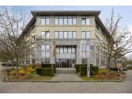 bureau rénové avec 6 places de parking à vendre à zaventem