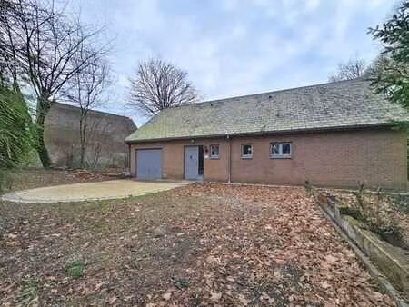 maison 4 façades à rafraîchir dans un cadre verdoyant.