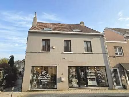 stockel – immeuble mixte 3 unités à 2 pas de la place dumont