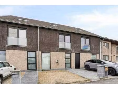 maison moderne avec trois chambres à proximité du centre de