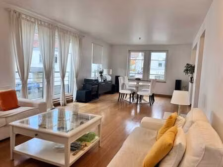 appartement 2 ch. au centre de lasne + box - très bon état