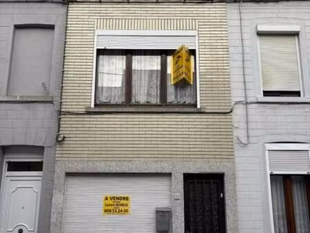 bonne maison d’habitation deux façades avec jardin et garage