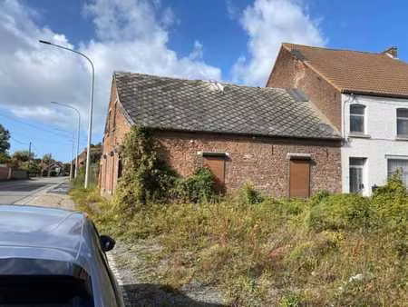 maison en cours de travaux. spacieuse et bien située.