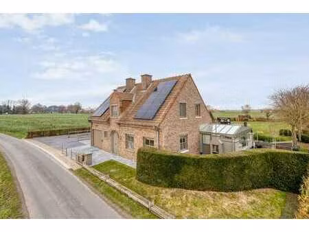 maison rurale avec 4 chambres sur 2 772 m² à beauvoorde.